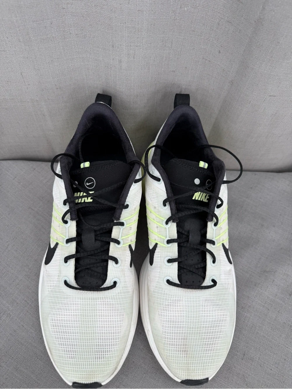 Nike Lunar Roam Men's Size 9.5 US Running Shoes Off White Volt